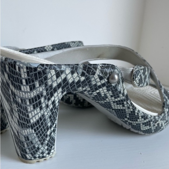 CROCS Cypress Grey Snakeskin Heels!!! - Picture 5 of 8